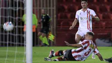 Estudiantes se floreó ante Barracas con los gritos del cipoleño Del Prete: mirá los goles