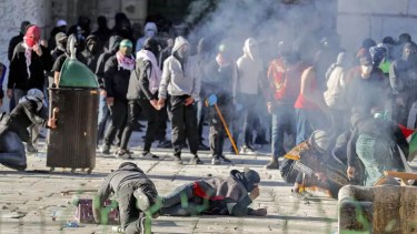 Estos incidentes se produjeron cuando se celebraba la misa de pascua cristiana.