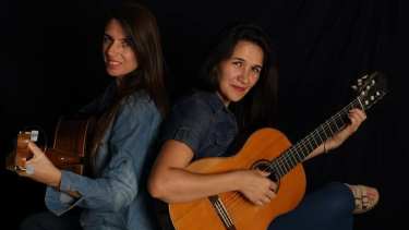 Salomé Guevara (Río Negro) y Cris Bergonzelli (Buenos Aires) estarán en concierto el próximo domingo en Teatro de La Estación. Foto gentileza
