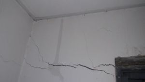 Reclaman obras en la Escuela 335 de Allen por el alarmante estado edilicio