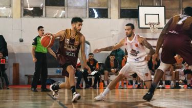 Zorros le ganó a Petrolero por la mínima en otra noche histórica para el básquet de San Martín. Foto: gentileza prensa Zorros.
