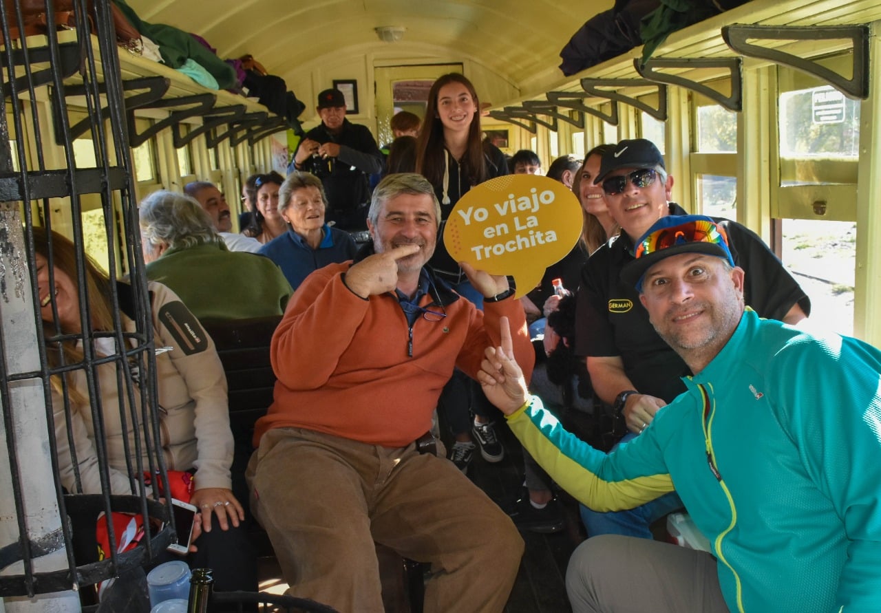 Cerca de un centenar de turistas disfrutaron del último viaje de la temporada estival en La Trochita. Foto: Tren Patagonico. 