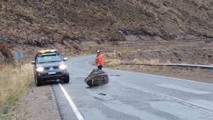 Rocas alcanzaron a un auto en la Ruta de los Siete Lagos y piden circular con precaución