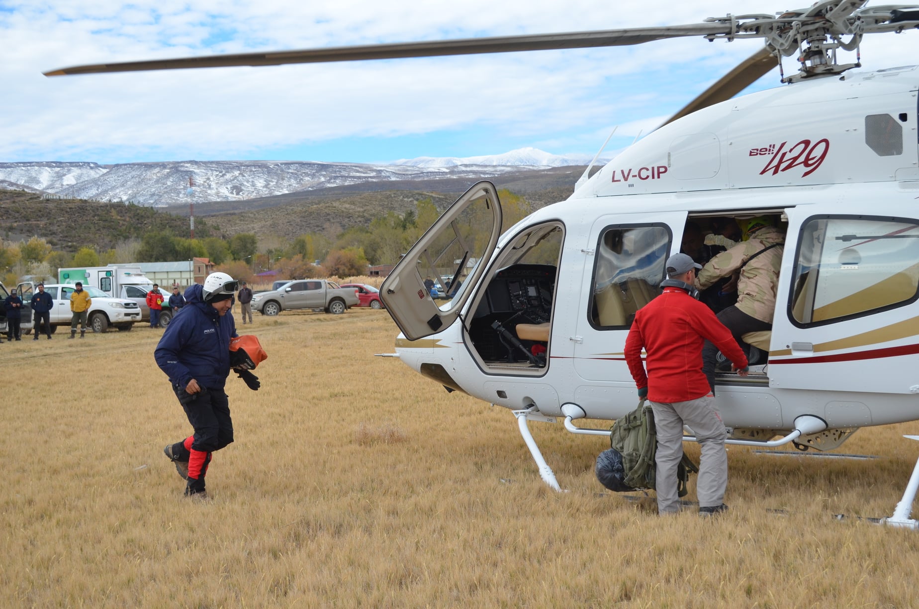 Este viernes se sumó un helicóptero del Ejército a la búsqueda del criancero en el norte neuquino. (https://www.facebook.com/TMNoticias21)