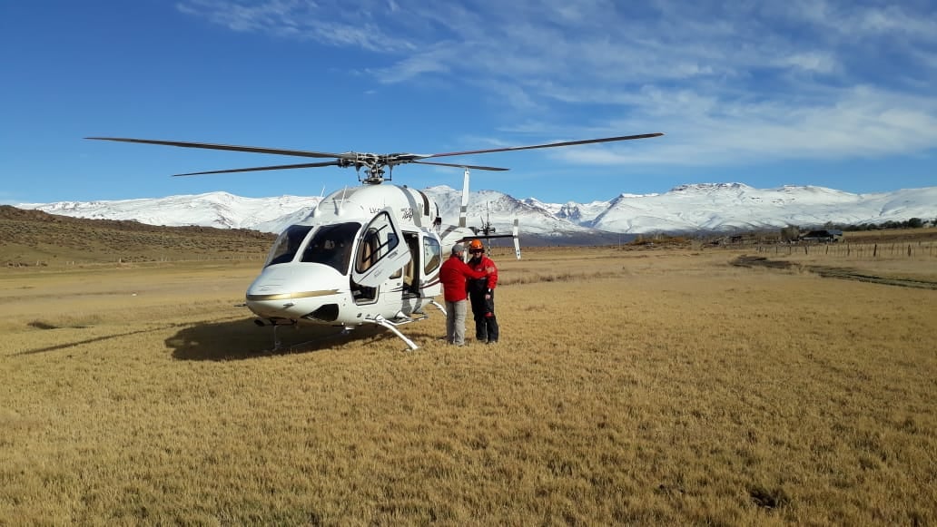 El helicóptero no solo realiza sobrevuelos, sino que traslada a los brigadistas que acamparán en el volcán. (https://www.facebook.com/TMNoticias21).-