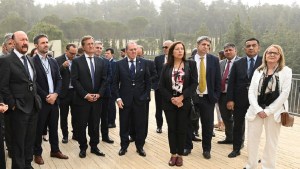 La gobernadora Carreras regresa mañana al país y se espera alguna reacción