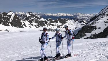 Tomás Aguiló, Pablo Finster y Peter Treichel, acompañados por Nahuel Campitelli como coach, se medirán entre 1500 equipos. Foto: gentileza