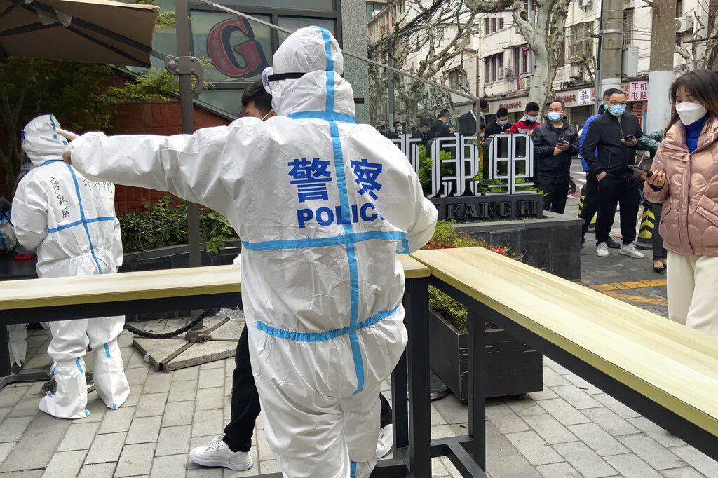 La ciudad de Shangai se encuentra bajo confinamiento estricto desde hace una semana. (AP Photo/Chen Si)