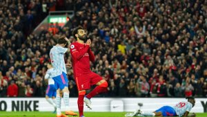 Liverpool goleó a Manchester United y trepó a la cima de la la Premier League