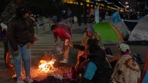 Continúa la protesta de organizaciones piqueteras sobre la 9 de Julio en Buenos Aires