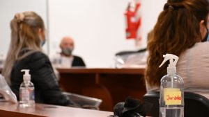 En las audiencias penales de Neuquén seguirá siendo obligatorio el uso de barbijo