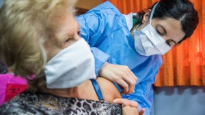 Los afiliados al PAMI podrán vacunarse contra la gripe de forma gratuita y sin turno
