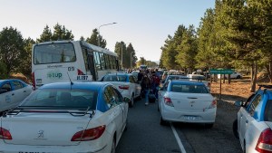 Bloqueo al aeropuerto de Bariloche: reclaman la intervención de la provincia