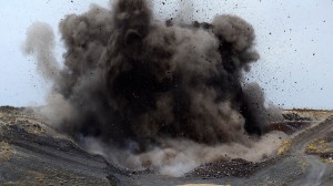 Dinamitan un cerro para terminar el asfalto de la ruta 23