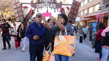 En Bariloche los turistas colmaron el 90% de la capacidad hotelera y llegaron 12.500 en la aerolínea de bandera. Foto: Chino Leiva