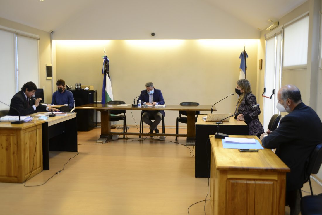 La audiencia se desarrolló este martes en Tribunales de Bariloche, pero sin los imputados. (foto Alfredo Leiva)