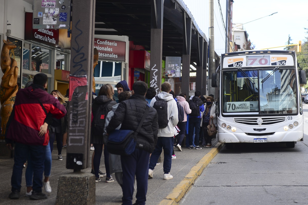 La empresa Mi Bus dejó sin servicio de colectivos a miles de usuarios el 1 de Mayo último. (Foto de archivo)