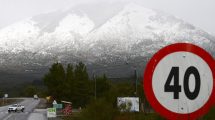 Imagen de La lluvia despide a los turistas que terminan sus vacaciones de invierno en Bariloche