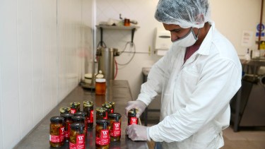 Hay un solo ahumadero de Bariloche que tiene habilitación para el procesamiento de ciervo. Foto: Chino Leiva