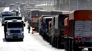 La medida de fuerza de los transportistas de granos será en reclamo de una actualización de tarifas en el sector. 