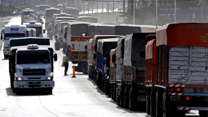 Transportistas de granos anunciaron un paro nacional para la semana próxima