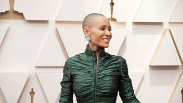 Jada Pinkett se mostró notoriamente incómoda, tras el episodio de su marido con Chris Rock.-