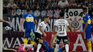 Boca pierde desde los cinco minutos con Corinthians en Brasil. (Foto: AP)