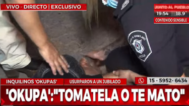 Un jubilado fue agredido mientras daba una entrevista a Crónica TV. 