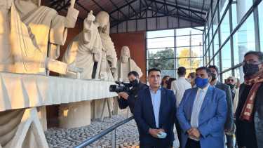 Aldo Beroisa, autor de la obra junto al intendente José Rioseco y al parlamentario, Ramón Rioseco (Foto: Andrea Vazquez)
