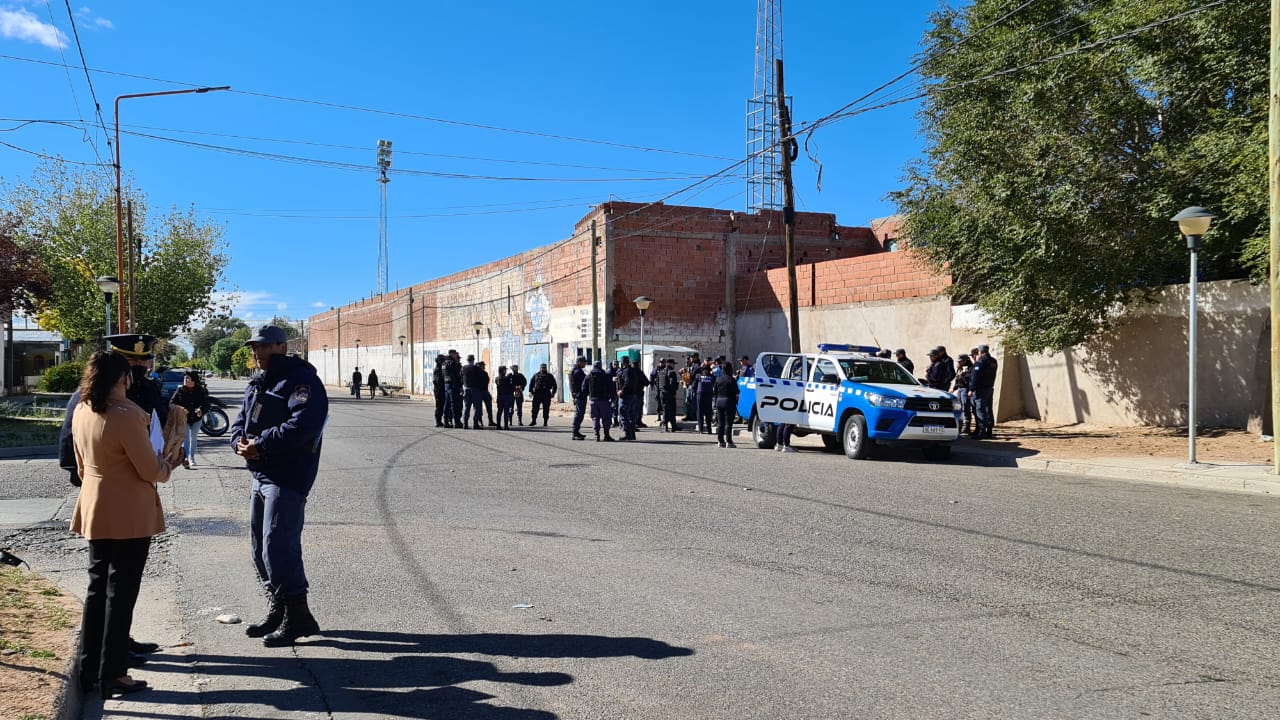 Hubo 150 efectivos de la policía provincial en el operativo (Foto: gentileza) 