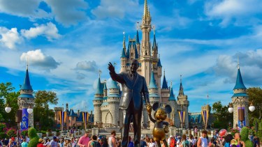 En marzo, Disney dijo que suspendería las donaciones políticas en el estado y que apoyaría a las organizaciones que hacen campaña contra la nueva ley.