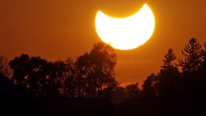 Cuándo y dónde podrá verse el eclipse parcial de sol