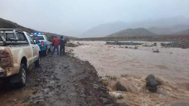 Policías y baqueanos de la zona busca a los crianceros pedidos Foto: Entre Cordilleras