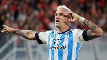 Enzo Copetti le hizo dos a Sarmiento. Es el goleador de racing en el campeonato.