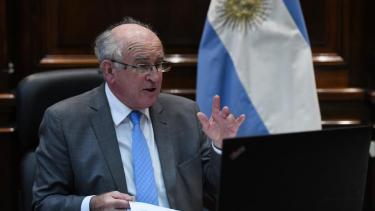 Parrilli confirmó en el Senado que están consultando a profesionales para endurecer las sanciones a evasores (@OscarParrilli).-