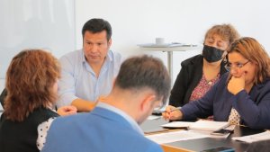 Una hora más de clases: «tenemos que garantizar los 190 días», advirtió Llancafilo