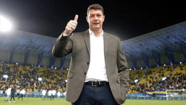 Sebastián Battaglia dijo que está con fuerzas y sigue en el banco de Boca como técnico. 