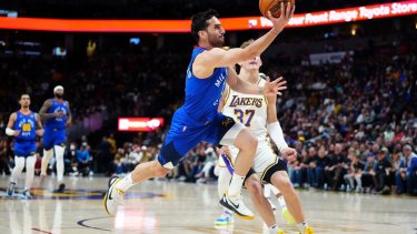 Campazzo volvió a jugar, fue expulsado y luego amenazado por twitter