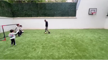 Lionel y sus hijos, en un partido casero muy disputado.