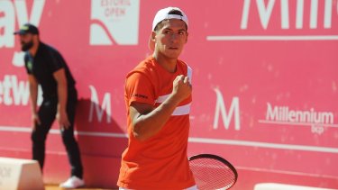 Báez festejó otra gran victoria en Estoril y este domingo irá por el título. 