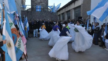 Por la lluvia el acto no se realizará frente a la torre del fuerte. Foto: archivo.