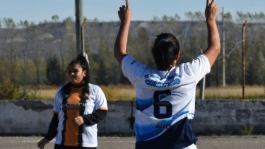 Suspendieron por un año a una futbolista que agredió a un árbitro en Chubut. Foto: gentileza 