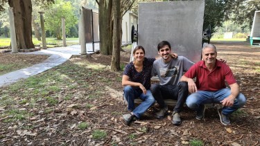 Los geofísicos Marina Rosas Carbajal, Matías Tramontini y Fabio Zyserman