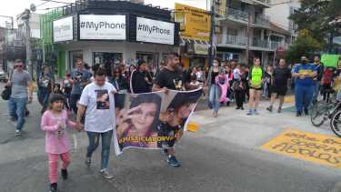 Los familiares encabezando la marcha. 