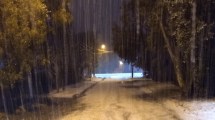 Imagen de La nieve dejó sin luz a miles de usuarios en Bariloche y Dina Huapi