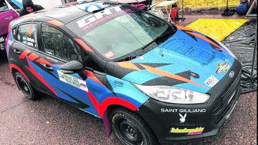 Cristian Giuliano fue uno de los pilotos que tiene que esperar para acelerar en un Rally Integración del Valle Medio pasado por agua.