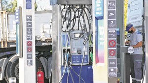 La provisión de gasoil está al límite en Río Negro y Neuquén y se acerca Semana Santa