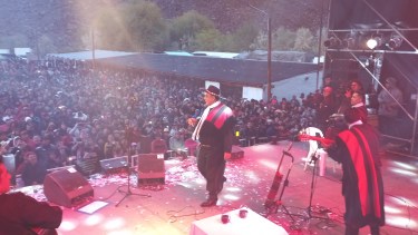 El Chaqueño Palavecino volvió a cautivar al público comallense. Foto: José Mellado. 