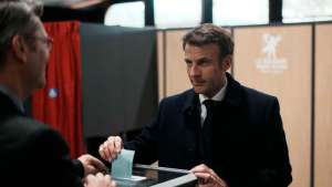 Emmanuel Macron y Marine Le Pen van al ballottage por la presidencia de Francia