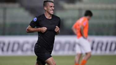 Leandro Fernandez marcó el segundo del Rojo en Venezuela (Foto: AP)